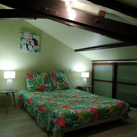 Spacieux T3 Mansardé Avec Parking Apartamento